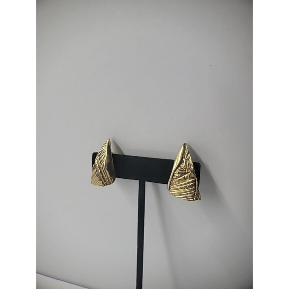 Vintage Earrings Clip On Gold Tone Triangle Shaped Jewelry Costume - Picture 4 of 10